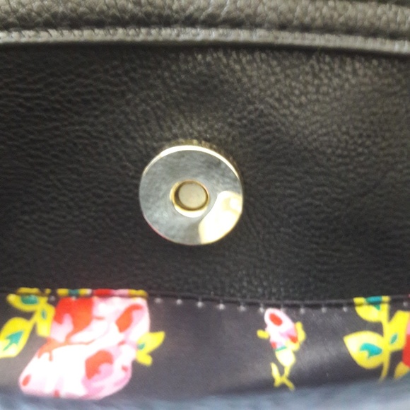 NWT Betsey Johnson Bow Bucket Sholder Bag Purse - Picture 4 of 8